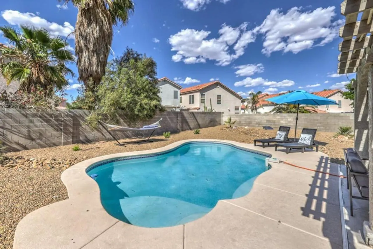Dom wakacyjny Home In Vegas With Pool Las Vegas